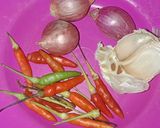 Foto langkah ke 1 dari resep 40. Oseng Rawit dan Bawang.