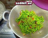 Foto langkah ke 4 dari resep Resep Tumis Kangkung Simple Tetap Hijau.