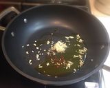 A picture of step 6 of Soup-Style Clam Vongole.