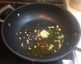 A picture of step 6 of Soup-Style Clam Vongole.