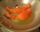 A picture of step 2 of Easy Pan-Fried Salmon in Olive Oil.