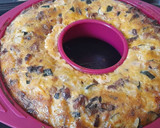 Foto del paso 5 de la receta: Tortilla de calabacín, al horno, rellena de salmón y queso