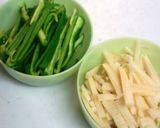 A picture of step 2 of Shredded Pork with Green Bell Peppers and Bamboo Shoots.