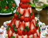 A picture of step 16 of Christmas Tree Cake.