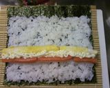 A picture of step 8 of Salad Sushi (California Roll).