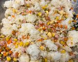 Foto langkah ke 5 dari resep 43. Nasi Goreng Hongkong.