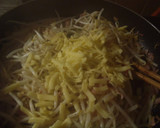 A picture of step 2 of Simple and Quick Bean Sprouts with Cheese.