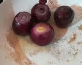 Foto del paso 6 de la receta: Lomo envuelto en panceta con cajita de papa rellena y cebollas