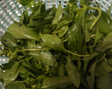 Foto langkah ke 1 dari resep Tumis tongkol daun kemanggi.