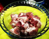 Foto del paso 1 de la receta Guiso de aguja de cerdo con patatas a la pimentón ahumado