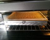 Foto langkah ke 4 dari resep Vanilla Choco Rollcake.