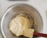 A picture of step 4 of Blueberries and vanilla frosted cup cakes.