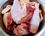 A picture of step 1 of GARANG ASEM (Chicken Steamed in Banana Leaves).