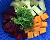 Hình bước làm 2 của món Soup rau củ sườn non