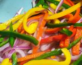 Foto del paso 1 de la receta: Pasta vegana con salteado de morrón, champiñones y zanahoria