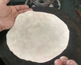 ज्वारीची भाकरी (Jwarichi Bhakri Recipe In Marathi) रेसिपी स्टेप 3 फोटो 