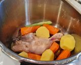 Foto del paso 3 de la receta: Caldo de pollo con cabello de ángel