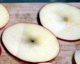 A picture of step 1 of Microwave-Made Apple Chips.