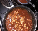 Foto del paso 3 de la receta: Huevo en salsa de Chile Pasilla y jitomate