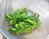 A picture of step 8 of Stir Fried Beef and Peppers (Chinjao Rosu).