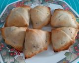 A picture of step 15 of Aloo Samosa.