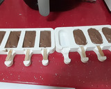 Foto del paso 3 de la receta: Mini-polos de yogur y chocolate