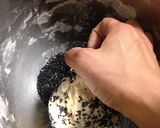 A picture of step 4 of Sesame bagels with rice flour.