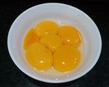 Hình bước làm 1 của món Bánh bông lan trứng muối chà bông heo cay