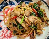 รูปขั้นตอนการทำที่ 4 ของ สปาเกตตี้คะน้าปลาเค็มหมูชิ้น