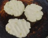 A picture of step 5 of Sooji Roti.