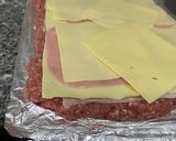 Foto del paso 2 de la receta: Rollo de carne con queso y jamón