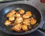 Foto del paso 3 de la receta: Pollo satay con brócoli al vapor