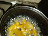 Cascaritas de naranja confitadas