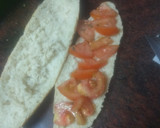 Foto del paso 2 de la receta: Bocadillo de pollo relleno con tomate aliñado