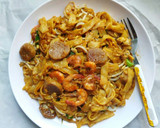 Foto langkah ke 5 dari resep Kwetiau goreng ala resto,praktis gak ribet.