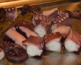 Foto del paso 3 de la receta: Pulpo asado con textura de batata y cebolletas en tempura negra