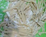 Foto langkah ke 4 dari resep Kue Bawang Renyah enak.