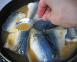 A picture of step 3 of Miso Simmered Mackerel.