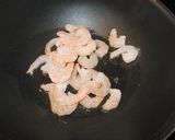 A picture of step 4 of Fluffy Egg and Shrimp Chili Stir-Fry.