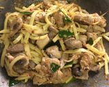 รูปขั้นตอนการทำที่ 3 ของ “แกงไก่หน่อไม้เส้น”