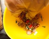 Foto langkah ke 1 dari resep Orak Arik Telur Sambal Matah.