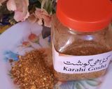 A picture of step 4 of Karhae goshat masala.
