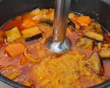 Foto del paso 5 de la receta: Contramuslos de pollo en salsa de berenjena, calabaza y curry