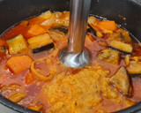 Foto del paso 5 de la receta: Contramuslos de pollo en salsa de berenjena, calabaza y curry