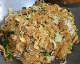Foto langkah ke 5 dari resep Kwetiau Goreng Medan.
