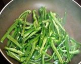 A picture of step 3 of Curry Flavored Green Pepper.