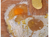 Chiacchiere di carnevale servite con ricotta