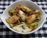 A picture of step 4 of Japanese Leek, Chicken Thigh, and Bonito Flake Stir-Fry.