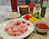 Foto del paso 1 de la receta: Salteado de pollo con pimientos tricolor y tomate al orégano
