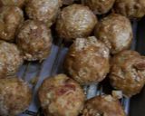 A picture of step 9 of Yum! Sweet and Sour Pork Style Meatballs in Sweet Vinegar Ankake Sauce.